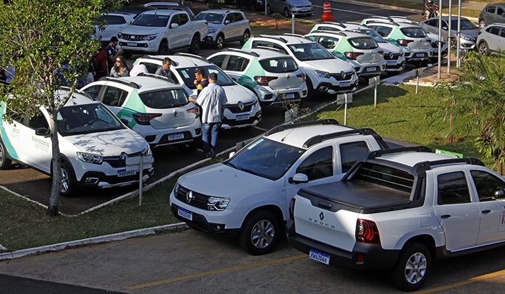 Reinaldo Azambuja entrega 11 veículos para fortalecer políticas públicas de promoção à cidadania