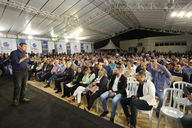Ato em apoio a Riedel reúne 500 vereadores dos 79 municípios do Estado na Capital