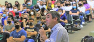 Riedel: ‘Nada substitui a educação’ – MS paga o maior salário para professor entre as redes estaduais de ensino