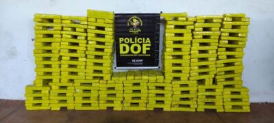 Motorista fura bloqueio do DOF e capota carro com mais de 200 quilos de maconha