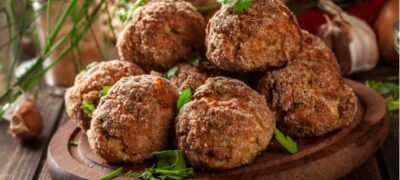Mulher é envenenada por amiga com bolinhos de carne e tem casa roubada