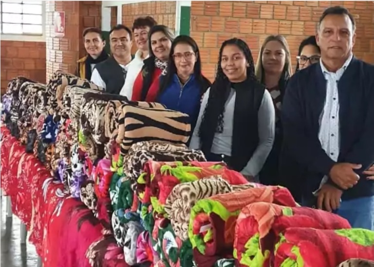 Prefeitura de Caracol distribui cobertores e agasalhos para população do município