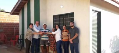 Em clima de emoção e alegria, prefeito Neco Pagliosa entrega casas aos moradores