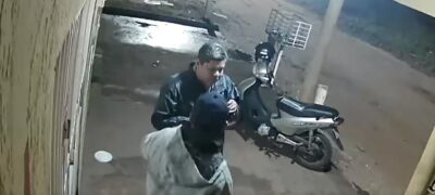 Vídeo: homem tem moto furtado em conveniência em Bela Vista