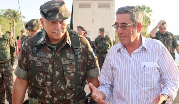 Comandante Militar do Oeste visita Porto Murtinho