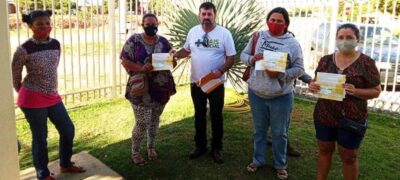 Beneficiários recebem cartões do Mais Social no Distrito do Alto Caracol