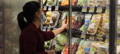 Dicas para quem vive sozinho organizar a rotina de refeições e consumir alimentos saudáveis