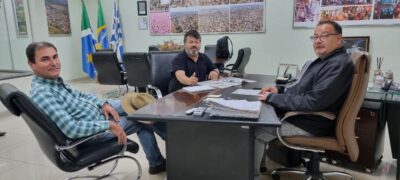 Prefeito Dr. Bandeira recebe o candidato a Deputado Federal Carlos Bernardo