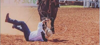 Prefeito vai participar de torneio de laço e leva um tombo do cavalo em Nova Alvorada