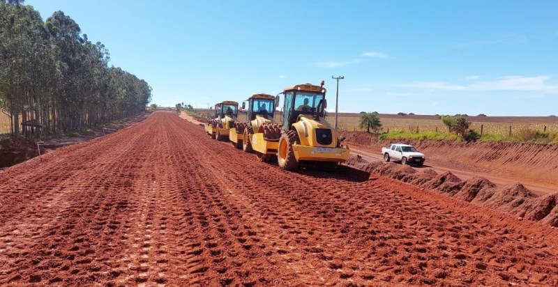 Obra de pavimentação entre a Cabeceira do Apa e Copo Sujo vai chegar a 21 km de asfalto concluído