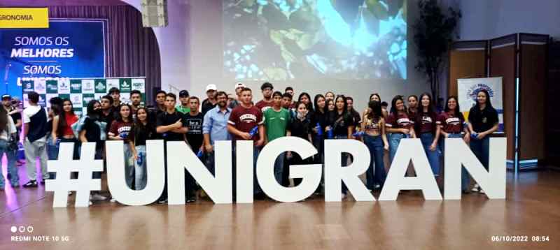 Alunos da Escola Estadual Dr Joaquim Murtinho vistam feira das profissões da UNIGRAN
