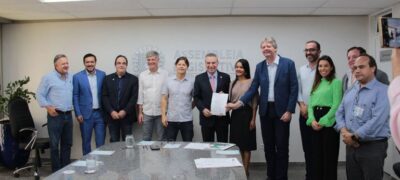 Paulo Corrêa recebe projeto de lei que fomenta o transporte ferroviário em MS