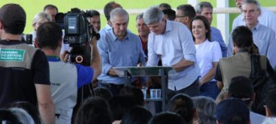 Reinaldo e Adriane assinam início de obras esperadas há tempos nas Moreninhas