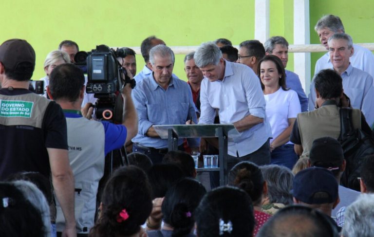 Reinaldo e Adriane assinam início de obras esperadas há tempos nas Moreninhas