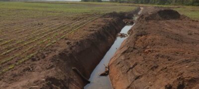 PMA de Bela Vista autua infrator em R$ 15 mil por escavar 500 metros de dreno para atividade agrícola degradando várzeas