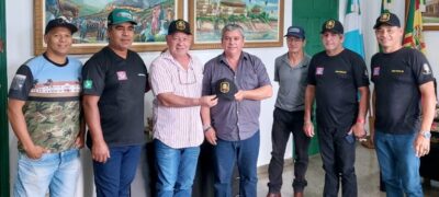 Bela Vista: Prefeito Piti recebe Pelopes e ganha boné de brinde