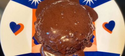 Receita Saudável: bolo de caneca de cacau com aveia  