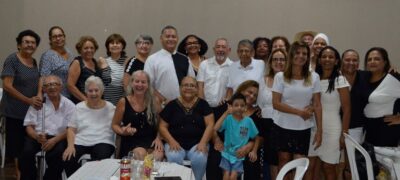 Amigos de ginásio, de 50 anos, realizam  confraternização de Natal e Ano Novo