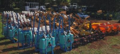 Em nova entrega, agricultura familiar recebe 189 implementos agrícolas e caminhões nesta segunda