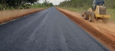 Em Cachoeirão, asfalto chega aos balneários e acesso tem 4,5 quilômetros pavimentados
