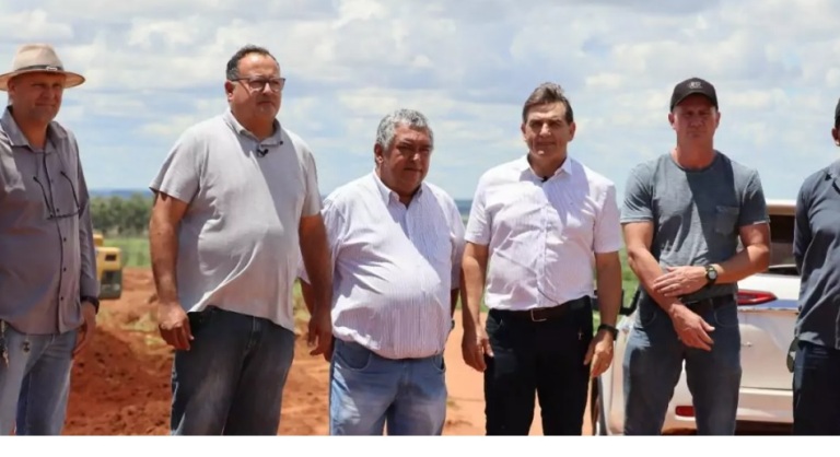 Valter Brito acompanha Dr. Bandeira e Chico Piroli em visita técnica aos serviços na estrada Nova Esperança