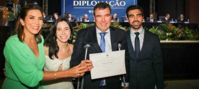 Emocionado e ao lado da família, Eduardo Riedel é diplomado governador de Mato Grosso do Sul
