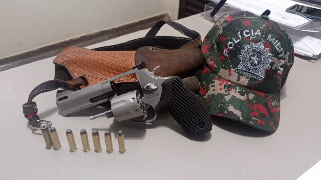 PMA de São Gabriel do Oeste prende estudante de 21 anos por porte ilegal de arma e apreende revólver calibre 357 e munições