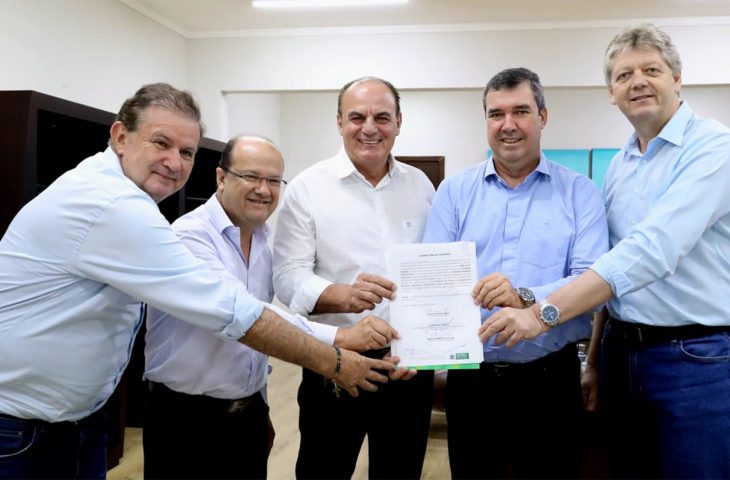 Governador assina convênio de R$ 4,9 milhões para sistema de esgotamento sanitário em Caracol