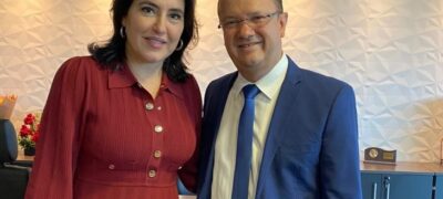 Vice-governador e chefe da Casa Civil prestigiam a posse da nova ministra Simone Tebet