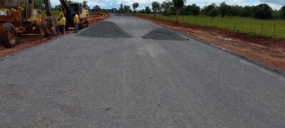 Com investimento de R$ 18 milhões, obra de acesso ao distrito de Albuquerque segue em várias frentes de trabalho