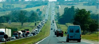 Vai pegar estrada? Não se esqueça que a “lei do farol” mudou
