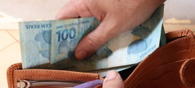 Salário de 84 mil servidores estará disponível na sexta-feira injetando R$ 542 milhões na economia