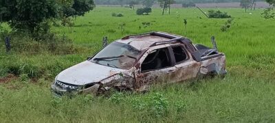 Veiculo capota na MS 384 próximo a Bela Vista