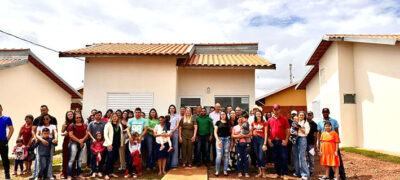 Nos 59 anos de Antônio João, Governo reforça parceria e entrega 20 casas populares