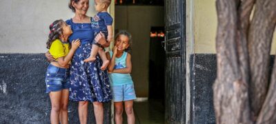 Novo Bolsa Família, com R$ 150 extra para crianças, começa a ser pago