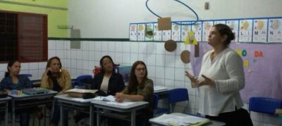 Ser professor é um ato de amor!  Laura Janaína Garcia Quidá