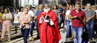 Centenas de pessoas participam da Via Sacra e Procissão do Cristo Morto em Bela Vista