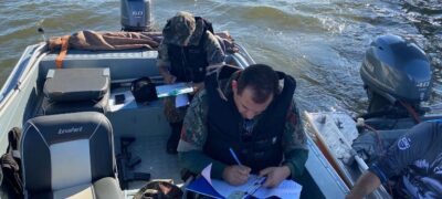 PMA de Mundo Novo autua em R$ 3 mil três paranaenses por pesca ilegal e apreende, 3 barcos, 3 motores e petrechos de pesca
