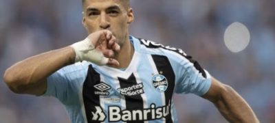 Suárez marca, Grêmio vence Caxias e é campeão gaúcho pela sexta vez consecutiva
