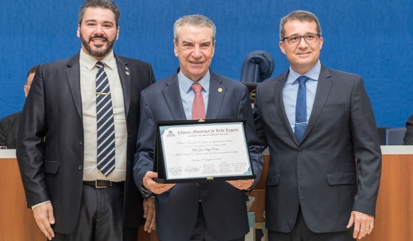 Deputado Paulo Corrêa é agraciado com o título de cidadão três-lagoense