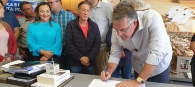 Prefeito Eduardo Campos assina ordem de serviço para asfaltar Residencial Ponta Porã II