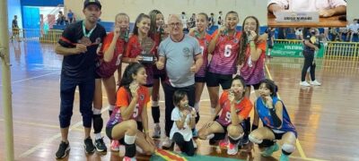 Equipe de vôlei feminino do I E B V recebe Moção de Aplausos do vereador Diogo Murano