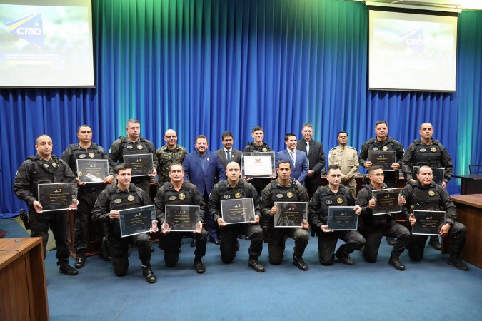 Policiais do DOF recebem homenagem na Câmara de Vereadores de Dourados