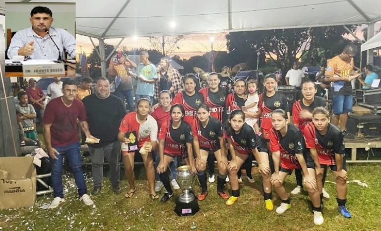 Equipe de futebol feminino Fênix recebe Moção de Aplausos do vereador Johnys Basso