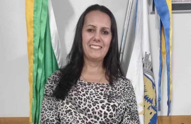 Vereadora Meire Leite pede ponte de concreto no Córrego que liga ao quartel e cemitério municipal