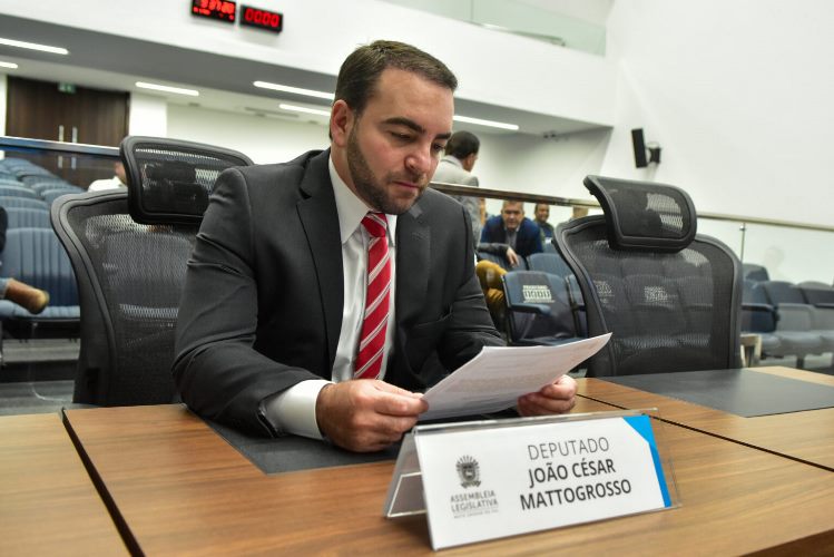 Para sinalizar Naviraí, João César Mattogrosso solicita aquisição de semáforos ao Detran