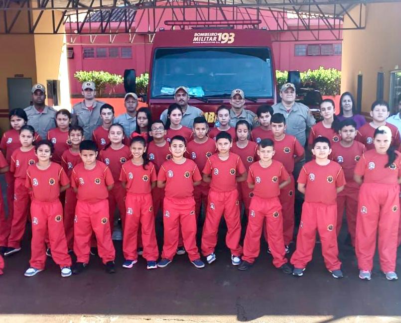 Projeto Bombeiros do amanhã de Caracol faz visita no Quartel do Corpo de Bombeiros Militar de Bela Vista