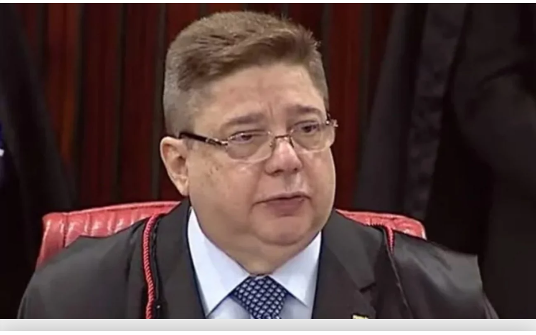 URGENTE: Em reviravolta, ministro vota contra a inelegibilidade de Bolsonaro