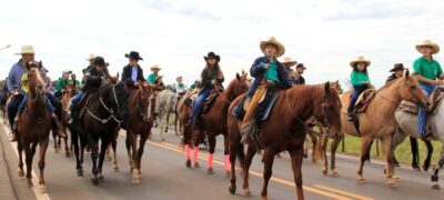 Desfile country, uma das atrações da 51ª Expobel de Bela Vista
