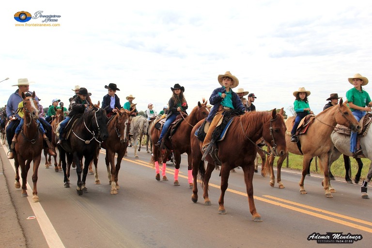 Desfile country, uma das atrações da 51ª Expobel de Bela Vista